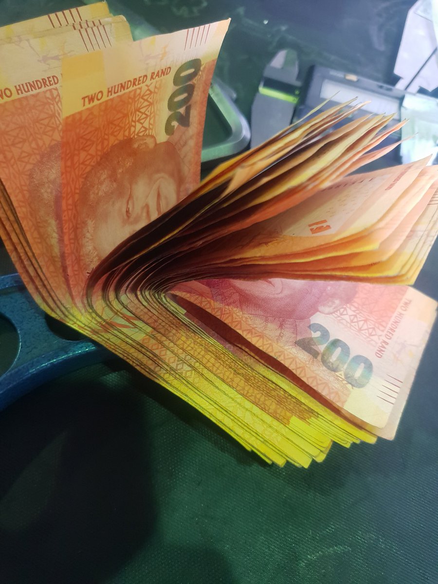 Just drop "Uyingozi Wena" and check your DMs for R200 ❤️