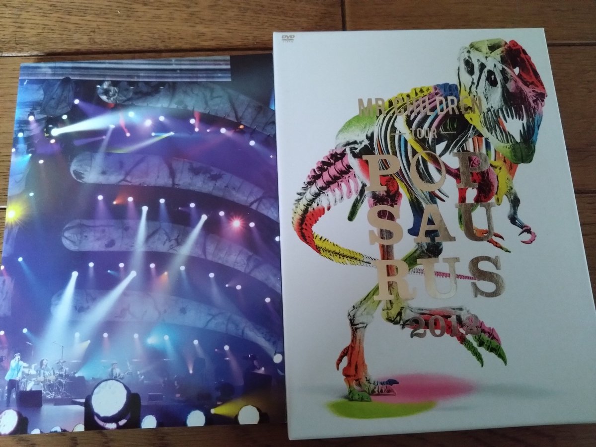 tomoto7373's tweet photo. ミスチルのDVD【POPSAURUS】を鑑賞😍innocent worldで20個の卵が出てきてみんな触ろうとしてたな🥚当時12才の息子と行った東京ドーム🎶覚えているかな?私は覚えているけど😊20周年だったね
#ミスチル #POPSAURUS #東京ドーム #あの頃 #おうち時間 https://t.co/mOrS62VcUG