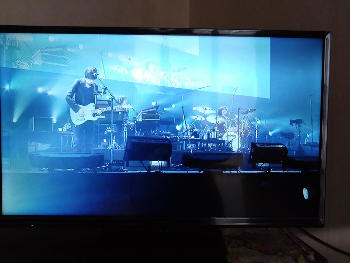 tomoto7373's tweet photo. ミスチルのDVD【POPSAURUS】を鑑賞😍innocent worldで20個の卵が出てきてみんな触ろうとしてたな🥚当時12才の息子と行った東京ドーム🎶覚えているかな?私は覚えているけど😊20周年だったね
#ミスチル #POPSAURUS #東京ドーム #あの頃 #おうち時間 https://t.co/mOrS62VcUG