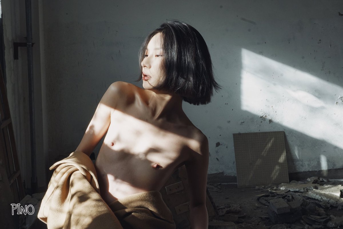 模特 @CrazySheren77 
冬天和希瑞在废墟拍照，突然开始反思拍照的意义，反思来反思去还是得多学多想 https://t.co/HA8xlgLAeO