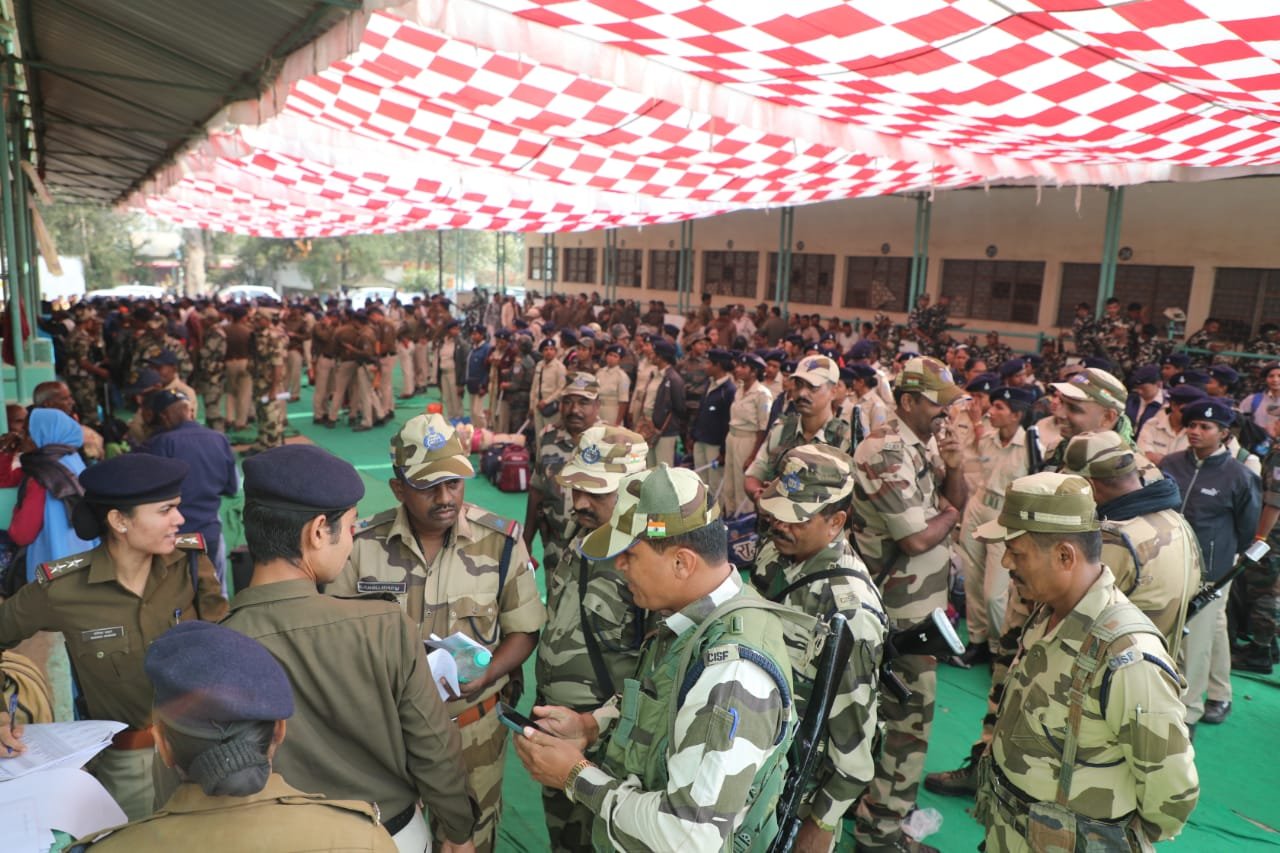 हैं तैयार हम...मध्यप्रदेश के सभी जिलों में मतदान केंद्रों पर कड़ी सुरक्षा व्यवस्था के बीच मतदान दलों को मतदान सामग्री वितरित की गई।याद रखें मतदान की तारीख
17 नवंबर 2023