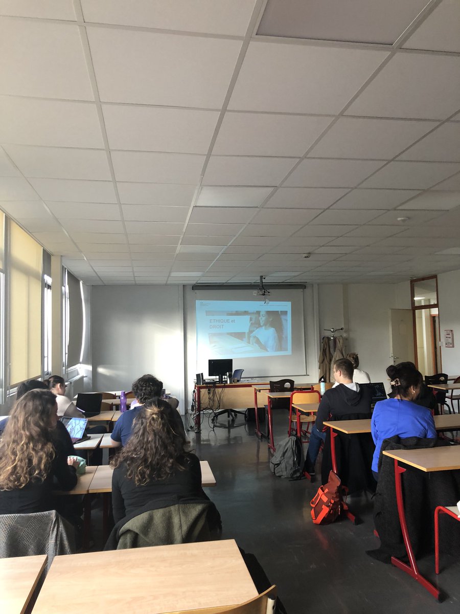 isath39's tweet photo. @DrneBFC. Formation au et par le numérique aux enseignants en voie de titularisation. Merci au Lycée Antoine de Chenove pour son accueil. https://t.co/u5LGnMhJV7