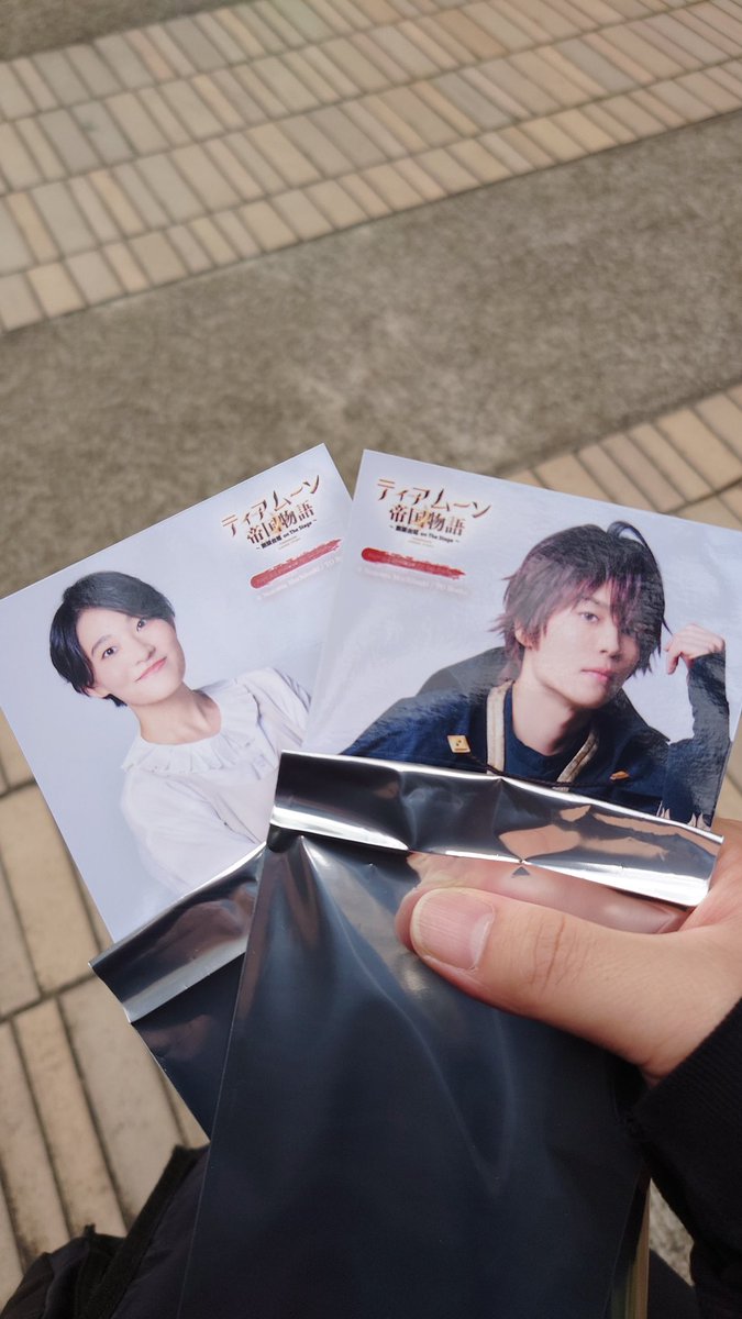 oosima03's tweet photo. キッチンカーでワグル狙いだったけど出なかった。
キースウッドとスザンナが当たりました。

#ティアステ2023 https://t.co/F6sBofool6