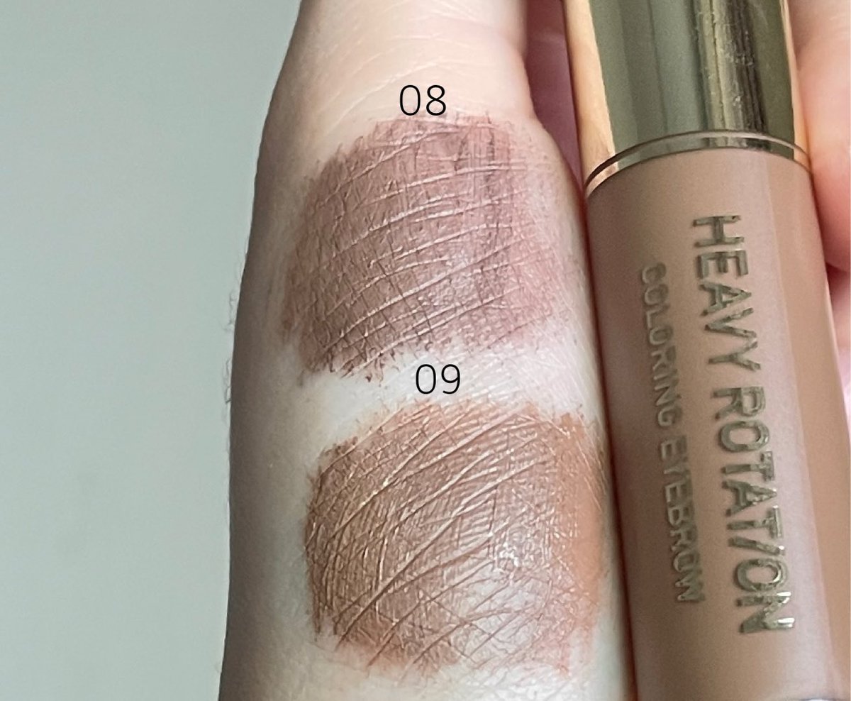 ttarntalzonel's tweet image. #Heavyrotation มาสคาร่าคิ้วคือของในตำนานไปญี่ปุ่นต้องซื้อกลับ ตอนนี้ไทยก็มีขายแล้ว ใครอยากคิ้วอ่อนหน้าดูละมุนขึ้นต้องตัวนี้เลย ไม่ต้องย้อมคิ้วสีกำลังดีปรับให้ขนคิ้วดูสีอ่อนลง แล้วติดทนเกิ๊นนี่ขนาดขนคิ้วไม่ค่อยมียังทนอ่ะ ในเซ็ทมีให้ 2 แท่งเป็นลิมิตเต็ดเซทที่ไทยด้วย #Kissmethailand