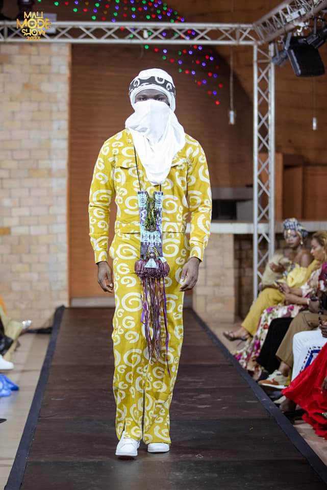 willsanwidi's tweet photo. #𝗠𝗠𝗦𝟮𝟬𝟮𝟯,  #𝗺𝗮𝗱𝗲𝗶𝗻𝗺𝗮𝗹𝗶 avec la marque Mida Style  ! ✨
  #MaliModeShow 

📷 KOKEM SHOOT 
𝗠𝗮𝗸𝗲-𝘂𝗽: Salon Specifics  
𝗛𝗮𝗶𝗿: Génération Nappy https://t.co/fyEbQtMV3M