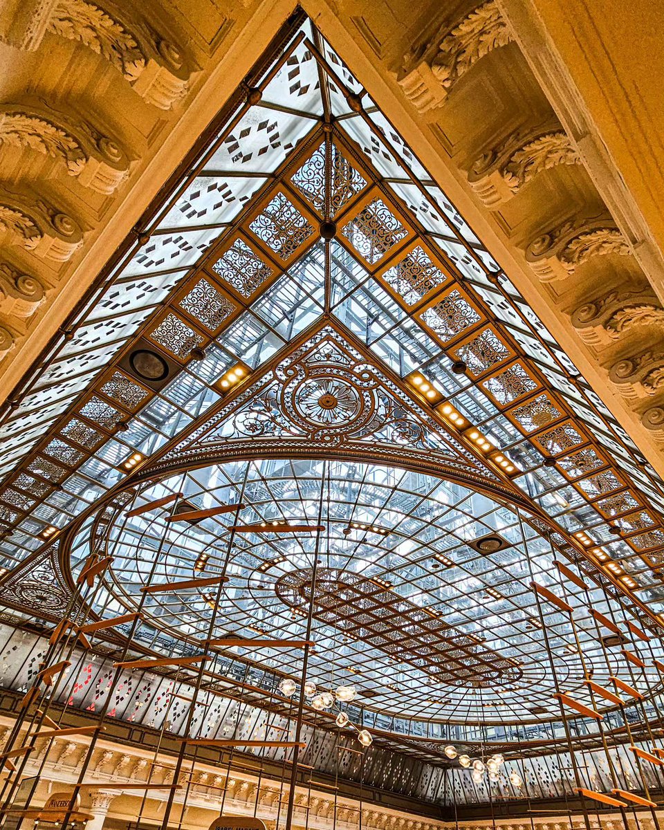 visitparisreg's tweet photo. 🧐 Where was this photo taken? 
Hint = a famous parisian fashion shop
📸 ©micha.bra_ 
#visitparisregion #explorefrance https://t.co/78TKufbUSu