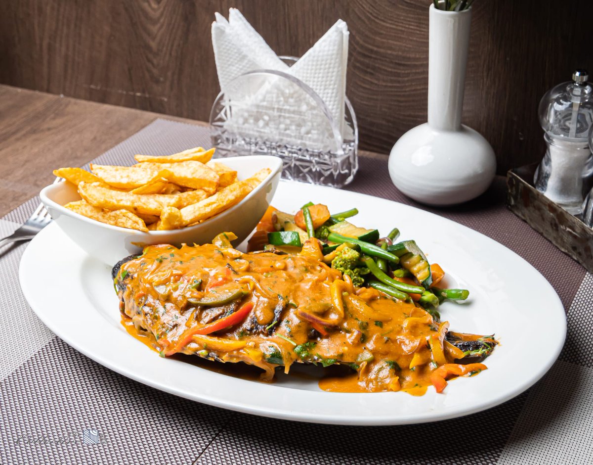 collectiveNBO's tweet photo. Art, Food and Music is all we are about. Our wet fry fish with a side of fries and veggies has to be the only way to cope with this weather. Enjoy.
📲 DM/call us on 0780000034
📍 ViewPark Towers, Ground Floor, Utalii lane
#foodie #art #boardroom #music #nairobi #blackfriday https://t.co/7rYVB6GzTy