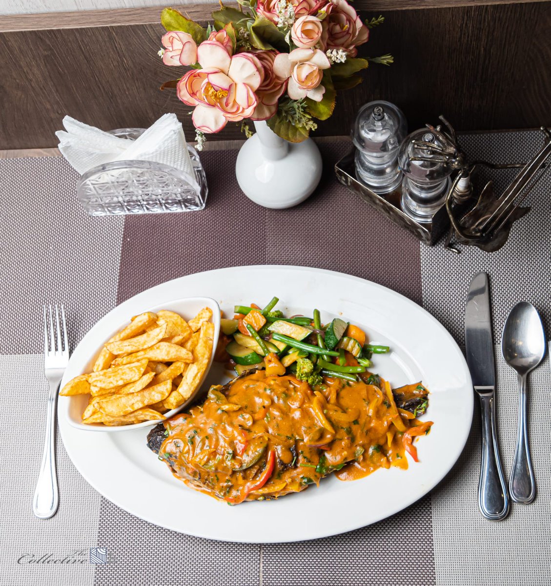 collectiveNBO's tweet photo. Art, Food and Music is all we are about. Our wet fry fish with a side of fries and veggies has to be the only way to cope with this weather. Enjoy.
📲 DM/call us on 0780000034
📍 ViewPark Towers, Ground Floor, Utalii lane
#foodie #art #boardroom #music #nairobi #blackfriday https://t.co/7rYVB6GzTy