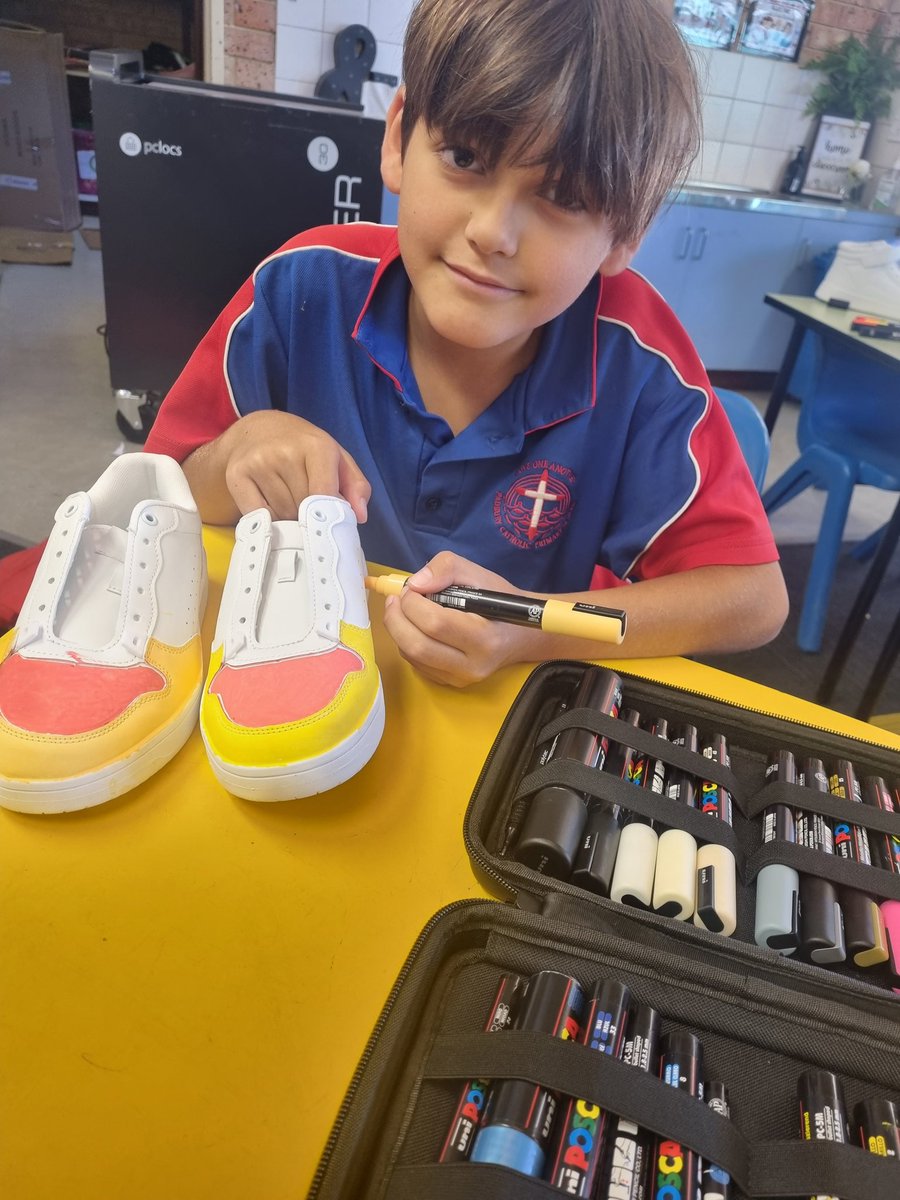 daniellewardro2's tweet photo. 👕💡 Design Technology💡👕 Design and create a wearable fashion item. I have been blown away by the creativity in this Year 5 group! Looking forward to the fashion parade next week! @Marg_Williamson #pcps https://t.co/gZNFPAjrQ4