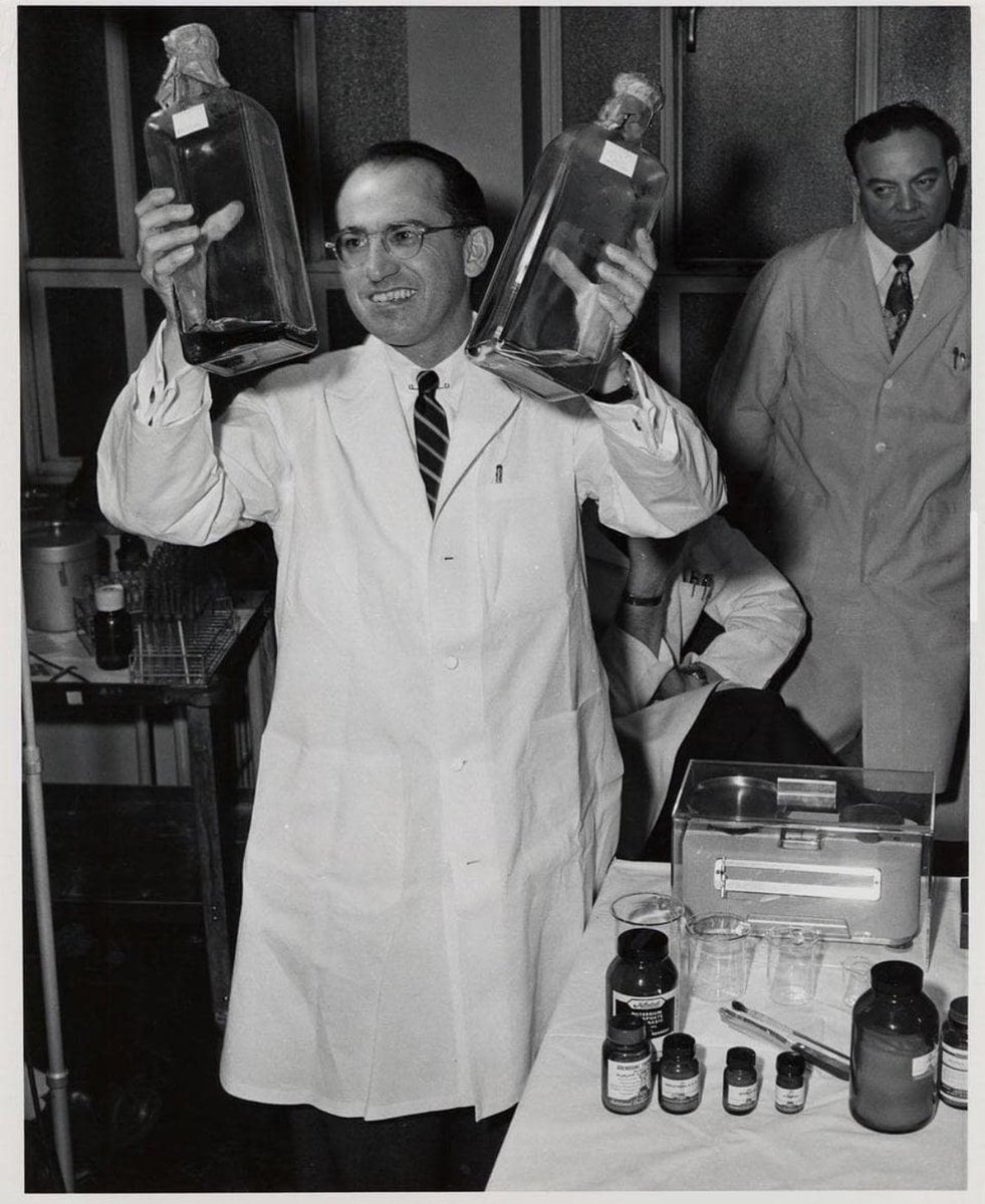 historyinmemes's tweet image. Jonas Salk creates the first polio vaccine, 1955.

Salk decided not to patent his polio vaccine so that it would be affordable for millions of people who couldn't afford it. In an interview, Edward R. Murrow asked Salk who owned the patent to the polio vaccine.

"Well, the…