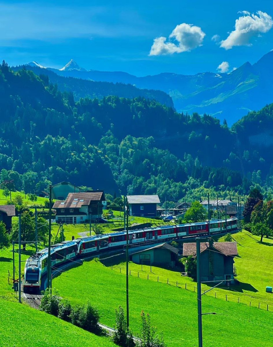 baliiw12's tweet photo. If you ask me which place is very similar to a Grimm fairy tale, then I will tell you without hesitation that that place is Longhorn in Switzerland. https://t.co/161kbir9nD
