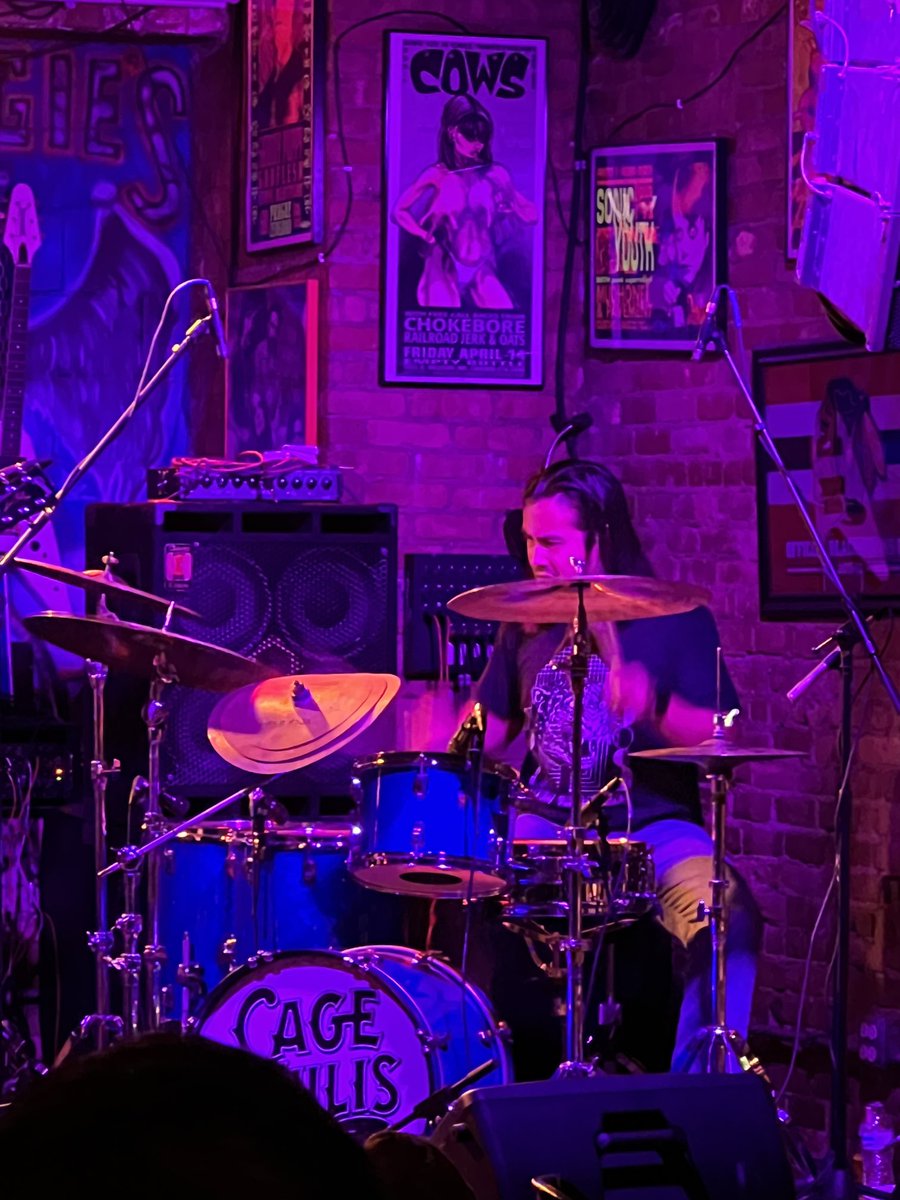 2nd band of the night at Reggie’s was #CageWillis - my first time seeing them & they impressed me.  So many great musicians & bands touring 🤘🔥🎸 #livemusic