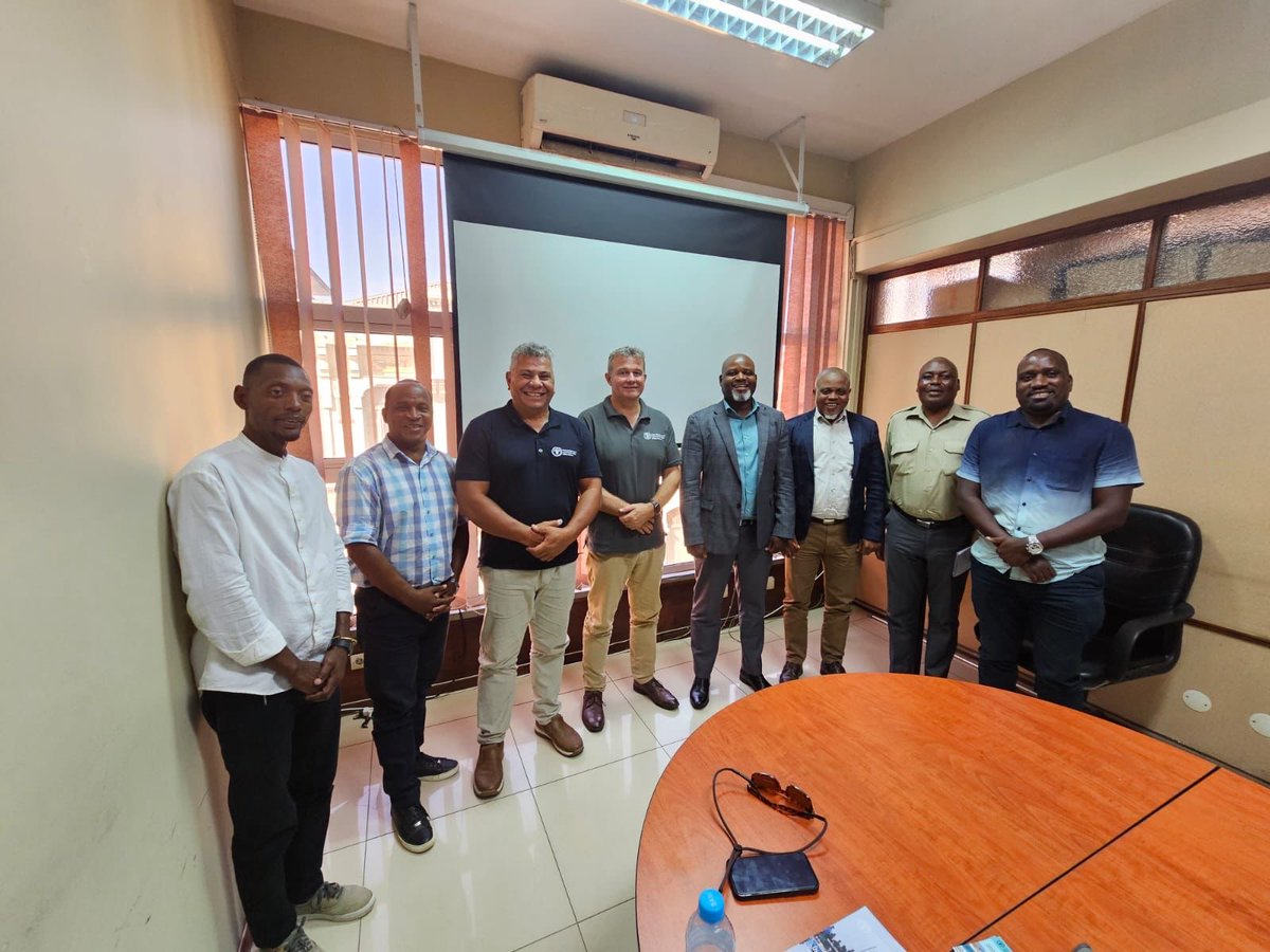 FAOMozambique's tweet photo. An exciting mission in #CaboDelgado.

#Fisheries experts from @FAO HQ &amp; Fiji are here to support the implementation of a @noradno-funded pilot project for sustainable fisheries 🐟

The mission started with a meeting at the 🇲🇿 Fisheries &amp; Aquaculture Development Institute HQ. https://t.co/kvxHpe7vnU