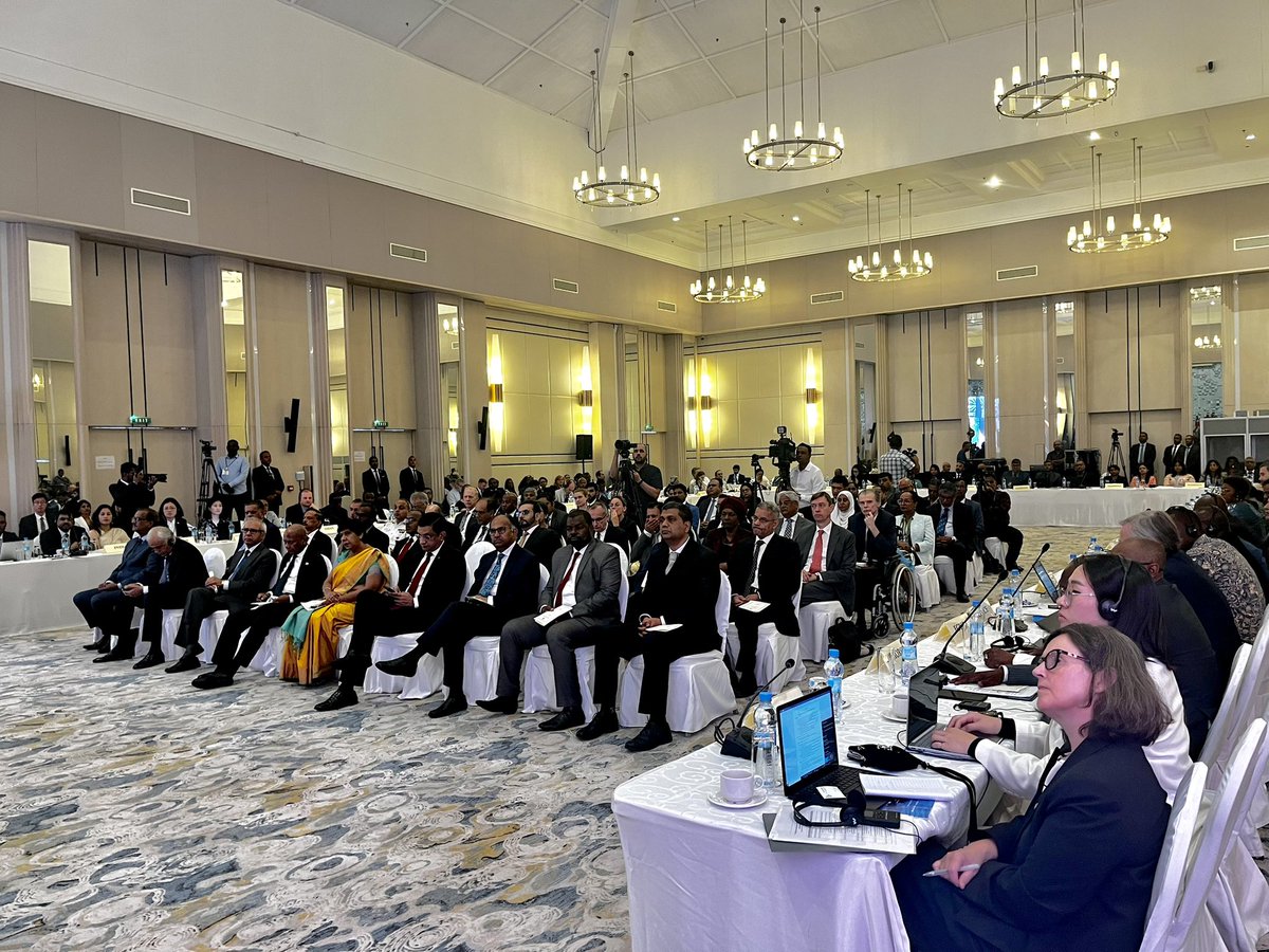 commission_coi's tweet image. #endirect segment ministériel de la #Conference sur la #securitéMaritime organisée par @GouvMaurice & COI 🤝
1️⃣ ouverture par @KumarJugnauth PM🇲🇺 avec @ManeeshGobin + Secrétaire general COI & DG. @UNISNairobi #maritimeSecurity
➡️partenariats et cooperation indispensables