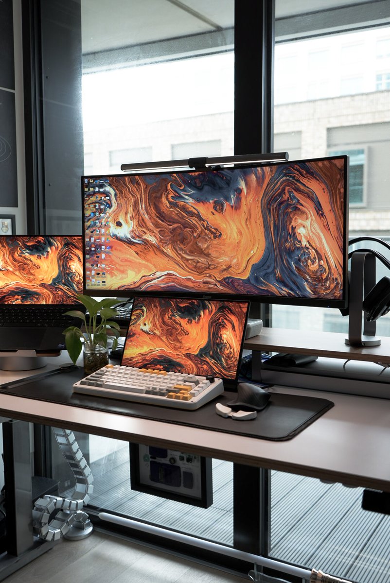 NOVOO_Global's tweet photo. How many screens do you need to work efficiently? ✌️
Share your desk setup! ✨
#desksetup #developers #programming #NOVOO #NOVOOHUB https://t.co/mYqbgUDsEZ