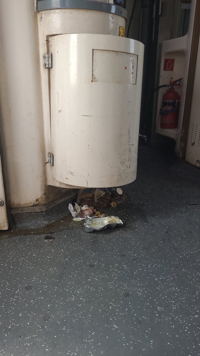 BnjanRaj's tweet photo. @drmrnc @RailwaySeva @AshwiniVaishnaw @IRCTCofficial 
Hi, I do not understand why train plying to ranchi has always some or other issues. Their is no supply of water neither wastes are properly disposed. @narendramodi seriously need changes of official.
Coach : M3
Train : 22838 https://t.co/s2aaLgqOVF