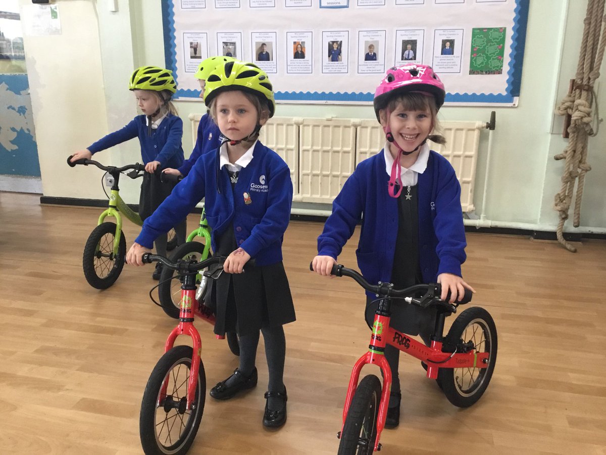 GoosewellP's tweet photo. Reception are enjoying their balanceability sessions this week with Bikeability Bruce from Plymouth Schools Sports Partnership.
They have learnt lots of new skills and had lots of fun!
#goosewellprimaryacademy #pssp #balancebike #bikeability #balanceability #reception #eyfs https://t.co/rhemwrtqIt