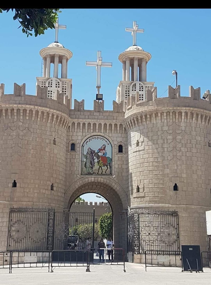 እንኳን አደረሰን 💒ደብረ ቁስቋም በደቡብ ግብፅ የሚገኝ ተራራ ነው፡፡ ደብረ ቁስቋም እመቤታችን ቅድስት ድንግል ማርያም ጌታችን መድኃኒታችን ኢየሱስ ክርስቶስን እንዲሁም ቅዱስ ዮሴፍንና ቅድስት ሰሎሜን ይዛ ከስደት ሲመለሱ ያረፉበት ቦታ ነው፡፡ ❤️