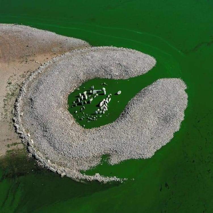 histories_arch's tweet photo. A megalithic monument in Spain that's older than the Pyramids was recently uncovered from its watery hiding place by a drought. 

The "Spanish Stonehenge" is about 7,000 years old, some 2,000 years older than Stonehenge itself.

© Earthly Mission 

#archaeohistories https://t.co/WCjka6Zww2