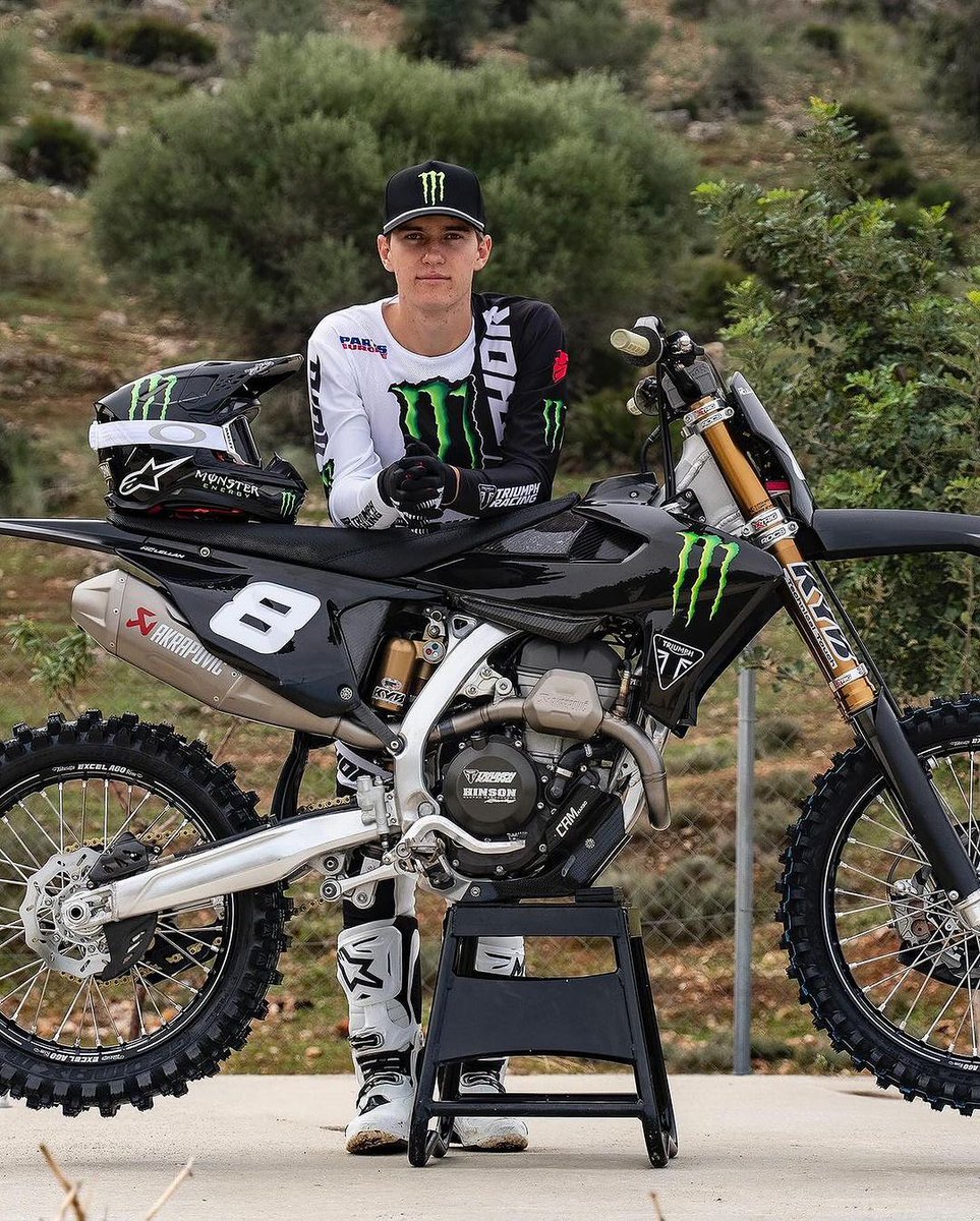 motocrossvice's tweet photo. 🧨🌊TWIST IT // Mikkel Haarup and Camden Mc Lellan puttin' in work on the Triumph. https://t.co/gfwal5dbih
#moto #mx #mxgp #mx2 #mxon #amasx #wsx #smx #dirtbikes #supercross #motocross #Triumph #Haarup #McLellan #mxvice
📸@OfficialTriumph https://t.co/6HKIKY66Oj