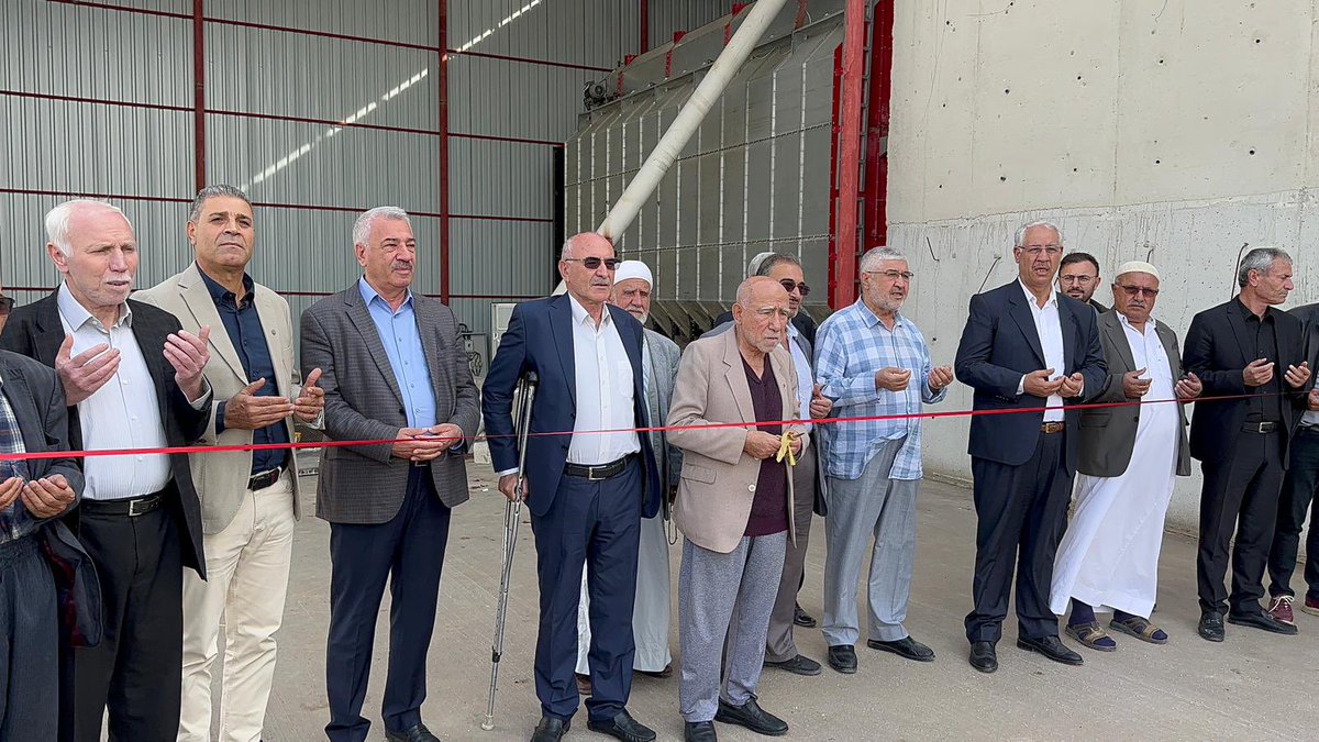 Sn.Emk.Vali. Abdülkadir Güzeloğlu, Sn.Emk.Müftü. İbrahim İslamoğlu ile beraber Mardin-Derik eşrafından kadim dostum, Mehmet Selim Öztemel’in yeni işyerinin açılışını gerçekleştirdik. Cenab-ı Allahtan millete hizmet kendisine hayırlı kazançlar getirsini dua ediyorum.