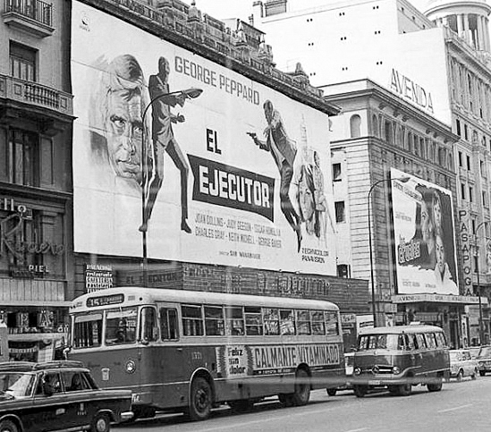 gatopormadrid's tweet photo. ¿Sabes de qué año es esta fotografía de la Gran Vía? https://t.co/KEm8i4DvxM