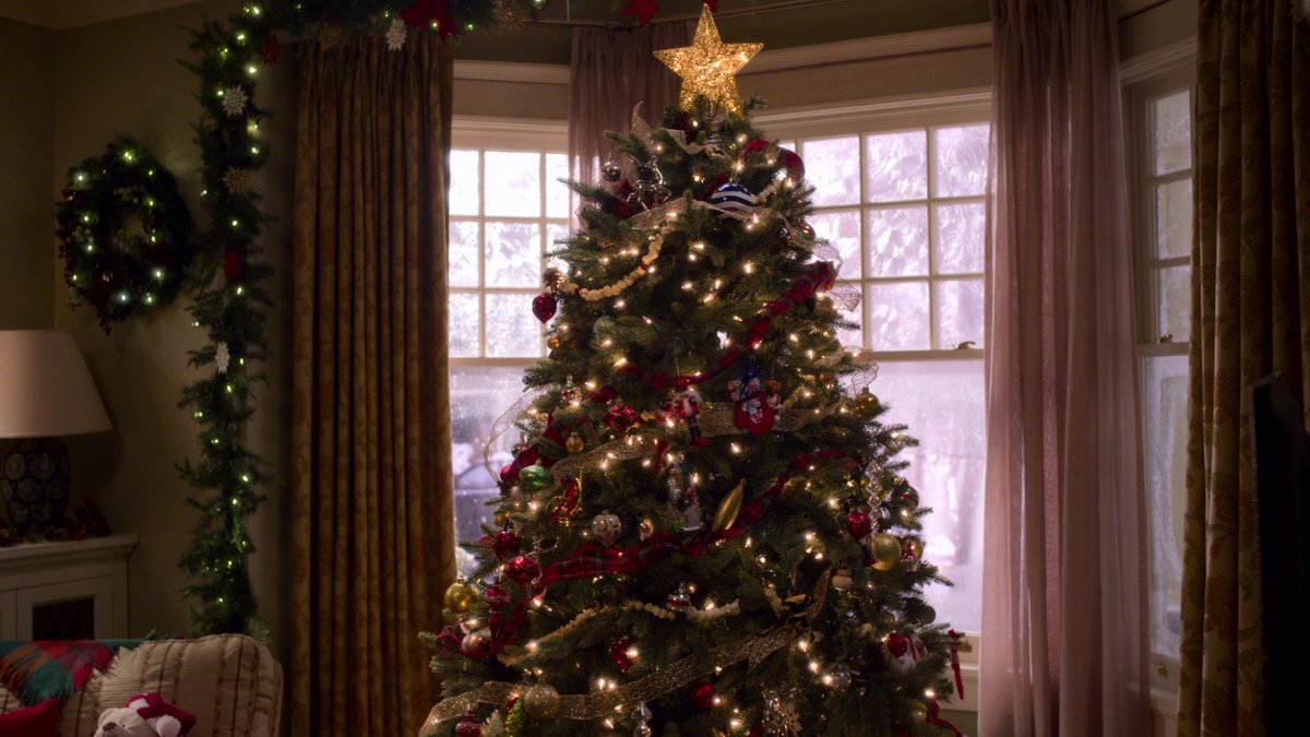netflixth's tweet photo. 38 Days until Christmas ⏰🎅🏻🎉

#NetflixTH https://t.co/JB4SewymWJ