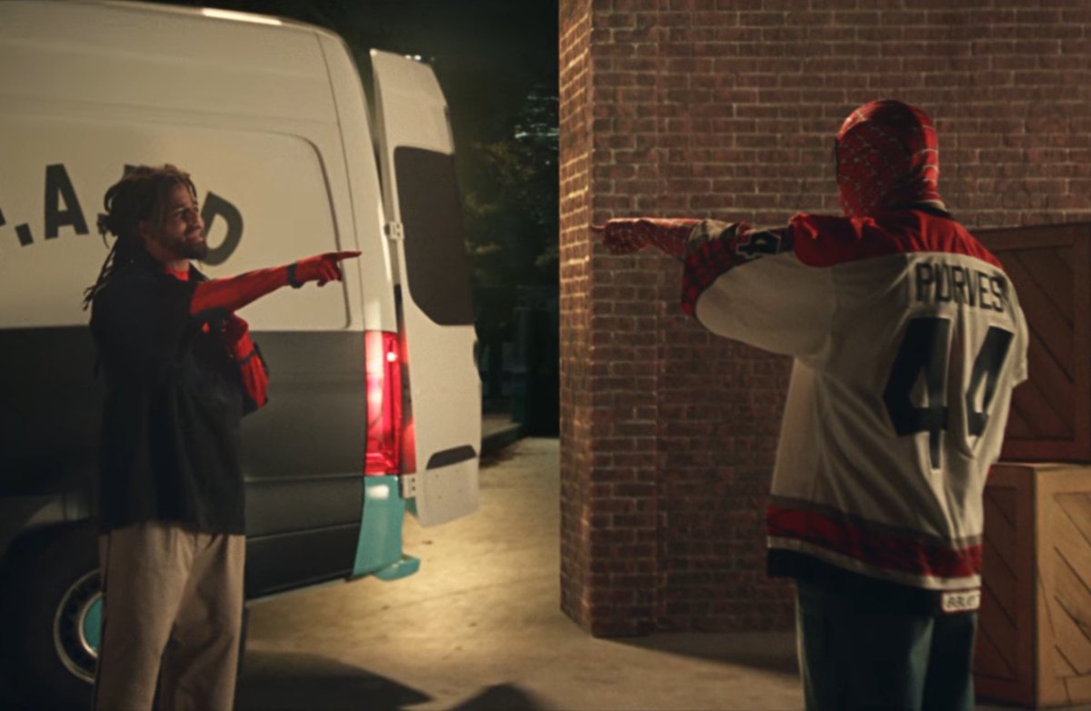 mxns_199's tweet photo. The Spiderman meme is me lookin at drake 
#spidey #drake https://t.co/At5Kv75cCC