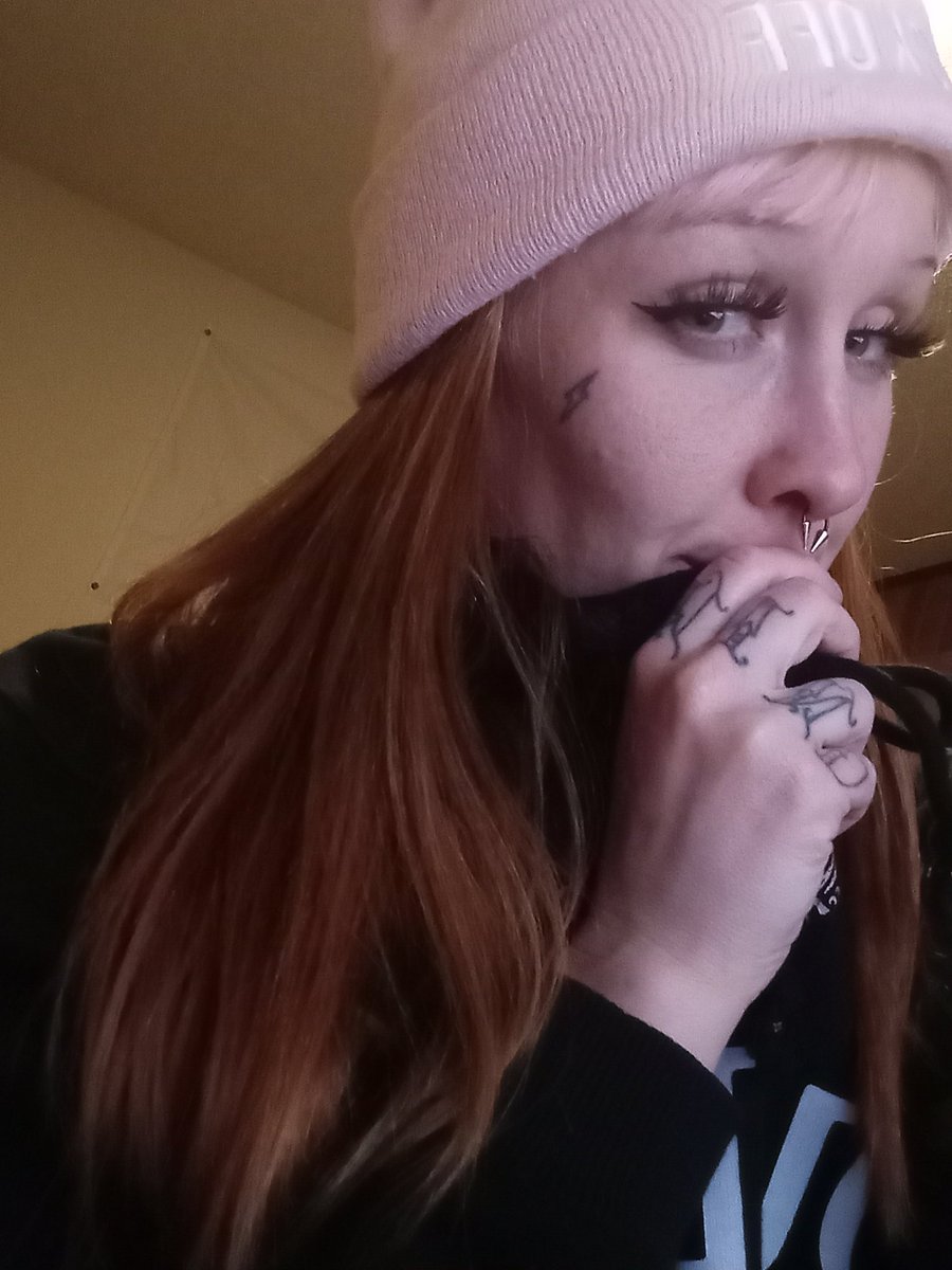br4ttyb4byk4t's tweet photo. Goodnight ✨️✨️
#altgirls #lostgirl #stonerchicks #ganjagirls #egirl #bodymods #girlswhosmokeweed #girlswhodab #potprincess #themisfits #punk #stretchedlobes #gamergirl #gothgirls #inked #spookygirls https://t.co/PfA8YbUaiK
