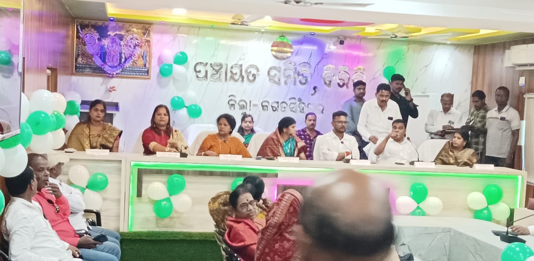 imbebita1's tweet photo. Biridi at a glance
Joined and meeting with different stakeholders of Biridi Block
First PS Meeting
AONO programme
1St District Level Review Meeting
1St Joint Hearing of Grievance
Central Team Visit
Visit to SAGY village Arana GP
5T HST visit
First Diwali in Office https://t.co/HbyUemfLNI