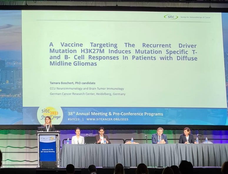 It’s been an honor for our PhD student Tamara Boschert to give a rapid oral on the Identification of H3K27M reactive TCRs upon peptide vaccination at the annual meeting of the @Society for Immunotherapy of Cancer 2023. #SITC2023 Check out our pre-print: lnkd.in/esiaTxJh