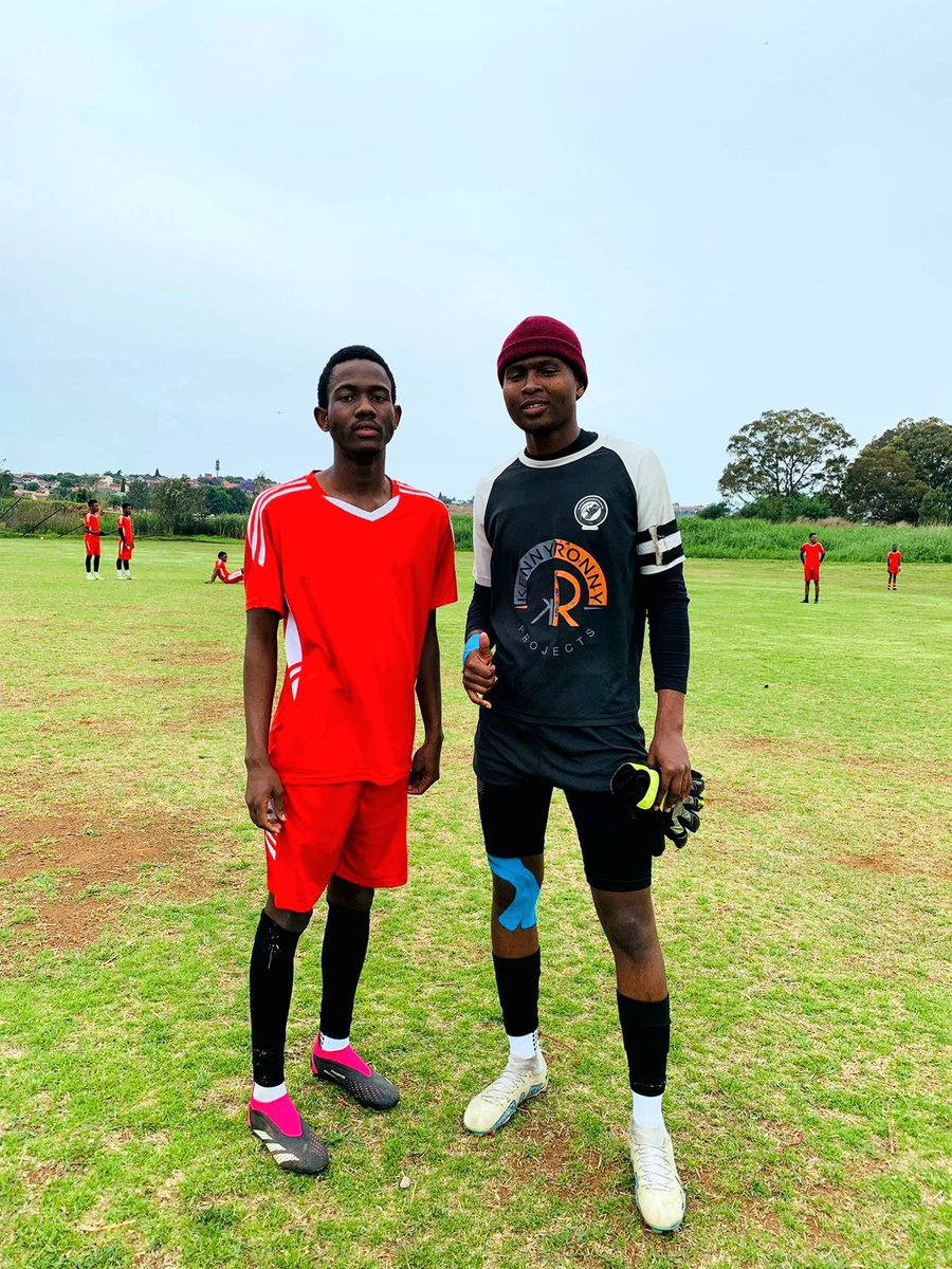 UnklePeejeey's tweet photo. Bros💙⚽️❤️🔥
#bro #bros #boys #soccer https://t.co/p5Xrv8dOa7