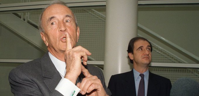 Casimir_Noir's tweet photo. #CélineRousselet dans le #blackbook de 1997 page 27
Tu peux pas louper car elle est sur la même page que les #Rothschild & #BernardSabrier https://t.co/i72FT3ylaJ