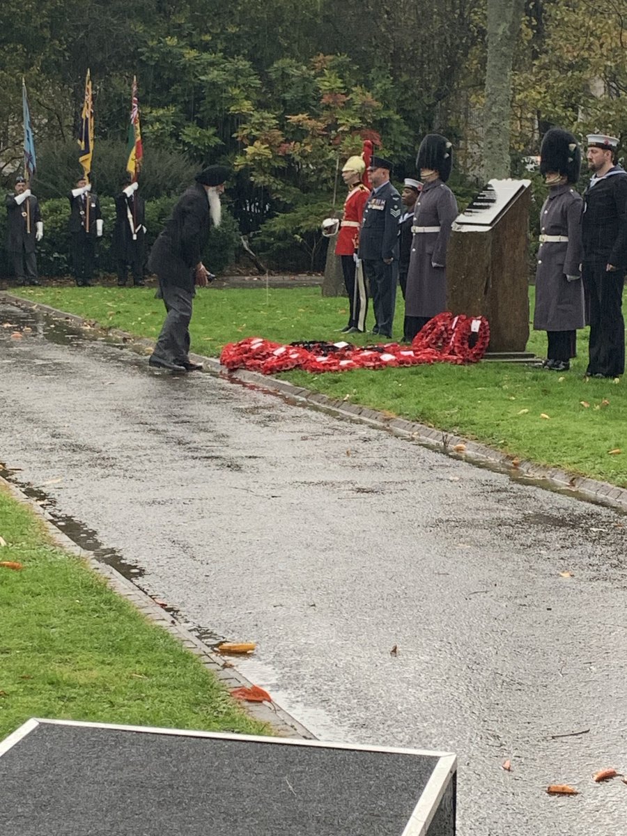 So many of our Black, Asian ethnic minority communities represented at #MemorialService for commonwealth service people. Always a moving moment when poppy wreaths are laid. #Wewillrememberthem ⁦@rcccymru⁩ ⁦@WindrushCymru⁩ ⁦@Blackpoppyrose⁩ ⁦@PoppyLegion⁩