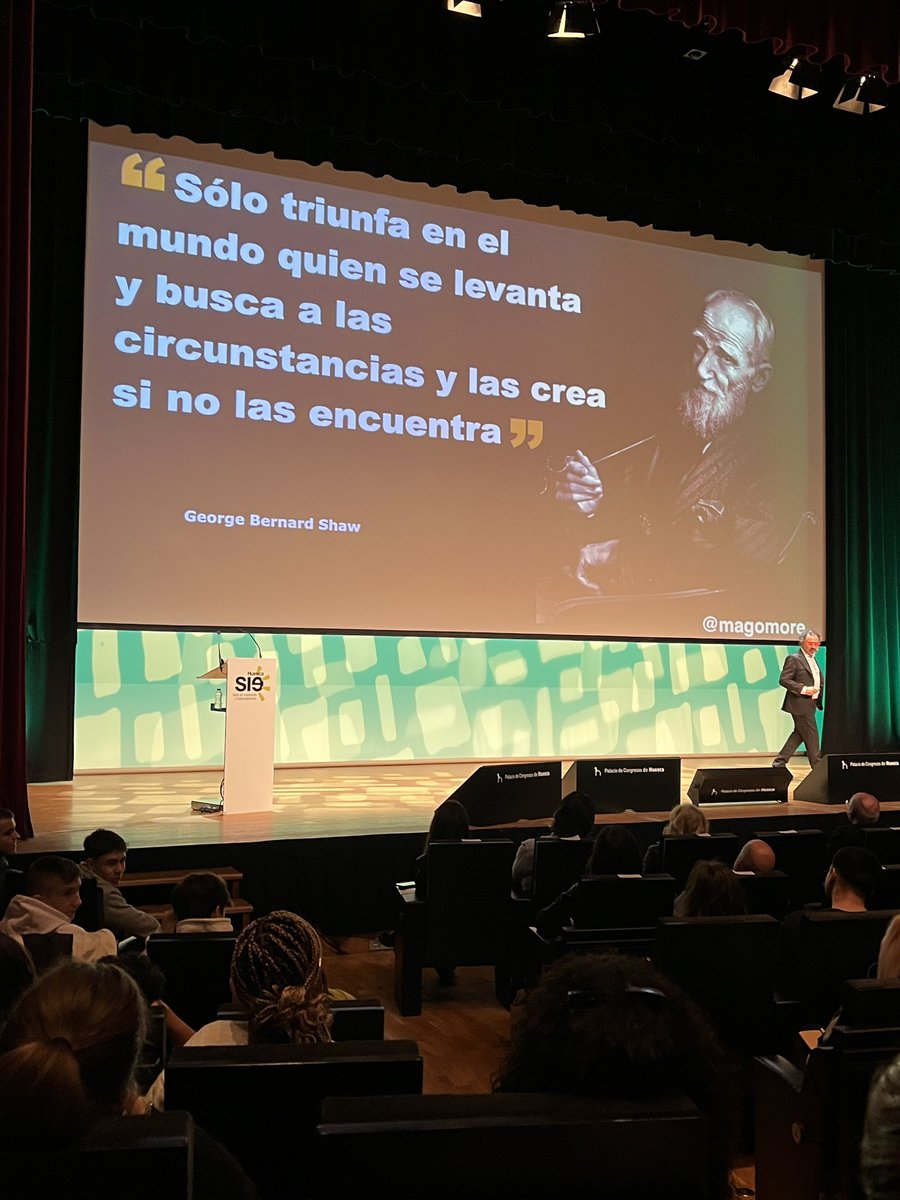 “Si no se dan las circunstancias hay que crearlas” según <a href="/magomore/">Mago More</a> en el #SIEHuesca. Un soplo de aire fresco para recargar las pilas para tu empresa 🔋 Si tenéis la oportunidad tenéis que verlo.