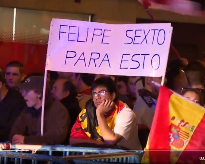 la_barberia's tweet photo. La coma del vocativo no es de derechas ni de izquierdas, no es monárquica ni republicana. Salvo que no quieras decir "Felipe VI, para esto" sino algo como "Tener reyes para esto", en cuyo caso tiene la aprobación (ortográfica) de este humilde redactor. https://t.co/ogQR0mDjtu