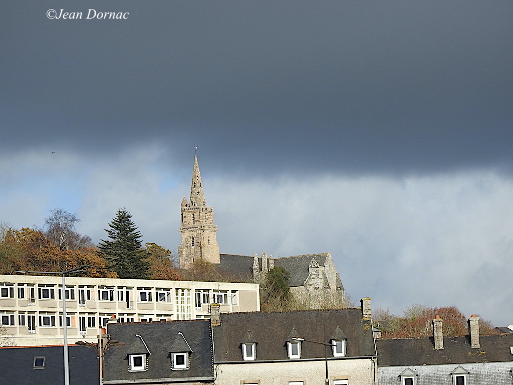 JeanDornac's tweet photo. Bien que le tempête soit passée, quand on voit un ciel de cette couleur, on peut se demander si ça ne va pas recommencer... #tempête #passée #ciel #couleur #demander #recommencer #Lannion #CôteArmor #Bretagne #France https://t.co/hTZ3mmo8Gu