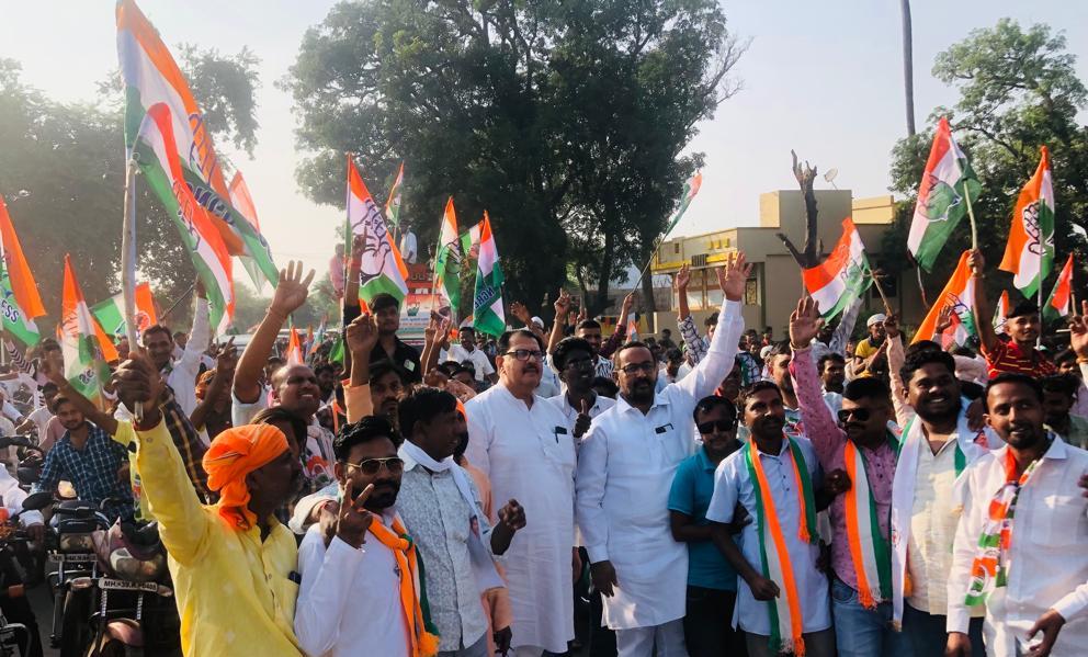 SanjaySDutt's tweet photo. Joined a massive rally in favour of #Pansemal Assembly Constituency #Congress Candidate #ChandrabaghaKirade. People's overwhelming support to her is indication of her sure win. https://t.co/XShJ87sL51