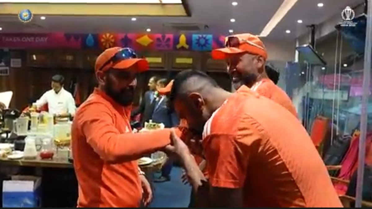 Question of the Day: What did @ashwinravi99 tell Mohammed Shami after doing this? He is clearly a pop culture geek.