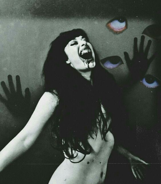 Love this photo,so cool.Almost #ThirstyThursday 🩸🪦🧛‍♀️🧛‍♂️💀⚰️🦇👻