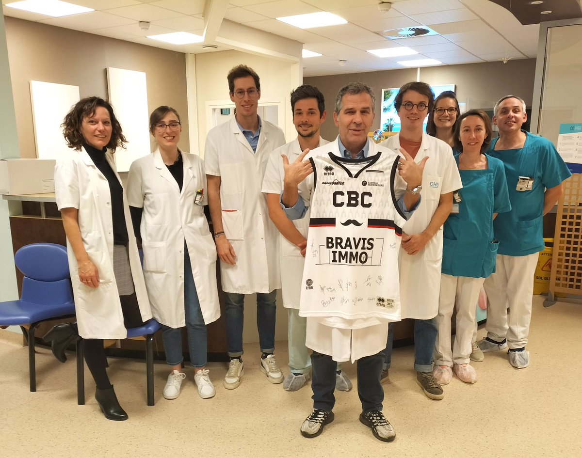 L'équipe du  @CHU_Caen 🏥 est reconnaissante du <a href="/CaenBC14/">Caen Basket Calvados</a> 🏀.  Merci du fond du cœur pour cette soirée de feu 🔥. Le maillot CBC #Movember sera exposé au CHU grâce à un généreux donateur 🎩. <a href="/WaeckelT/">Waeckel Thibaut</a> <a href="/XTillou/">Xavier Tillou</a> <a href="/SDIS14/">SDIS 14</a> #Normandie #basket