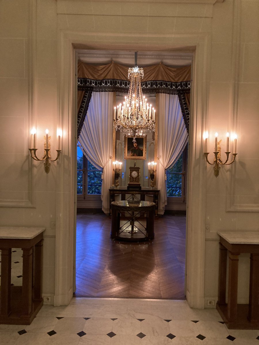 MartinGenier's tweet photo. Arrivée à l’Hôtel de Beauharnais pour un petit déjeuner avec l’ambassadeur @AmbDEenFR #StephanSteinlein https://t.co/fFISWiqegO
