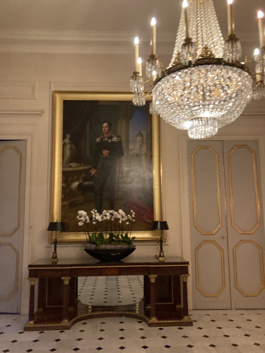 MartinGenier's tweet photo. Arrivée à l’Hôtel de Beauharnais pour un petit déjeuner avec l’ambassadeur @AmbDEenFR #StephanSteinlein https://t.co/fFISWiqegO