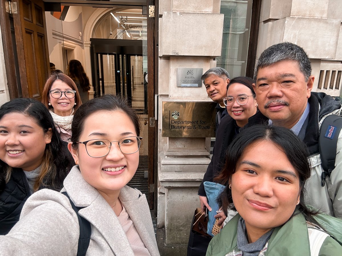 ukinphilippines's tweet photo. Cultivating stronger ties in 🇬🇧🤝🇵🇭 trade through #GREATScience.
Dr. Paul Limson, the 🇵🇭 Chief Veterinary Officer, led a delegation in the 🇬🇧 for a learning exchange in food security, supply chain resilience, and animal disease containment measures with their UK counterparts. https://t.co/cVsCRv3ZO4