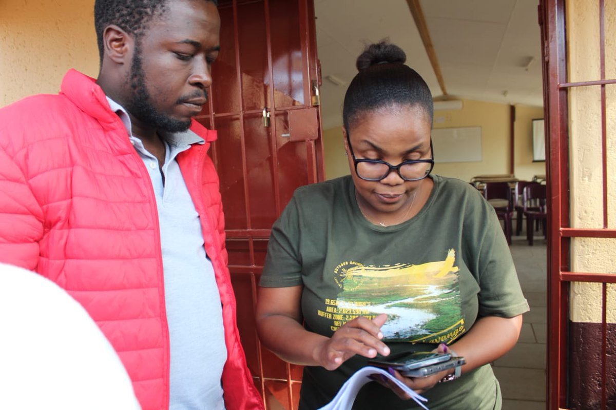 deptoflabour's tweet photo. Department of Education District office situated in Ladanna Polokwane. Officials are ensuring that applications are finalised to allow clients to make ends meet during the festive season. #UIFWorkingForYou https://t.co/cMoJ1yWbZy