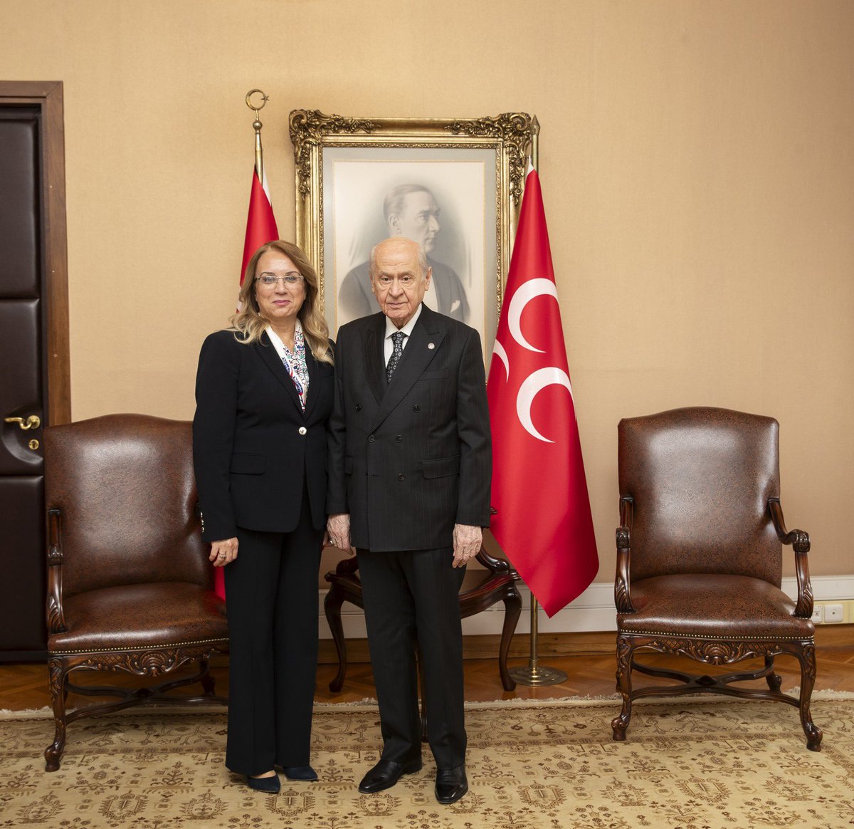 Alplik, bilgelik, cömertlik, gönül adamlığı ve ileri görüşlülük gibi özellikleri üzerinde toplamış bir Lider... Türk Devletinin ve Milletinin koruyucusu Bilge Lider #DevletBahçeli; emrinde olmaktan gurur duyuyoruz. 🇹🇷