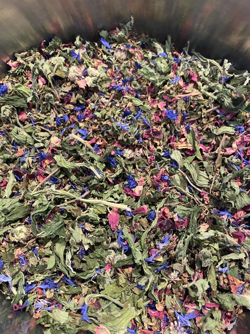 Mercy_Me_Events's tweet photo. Violet Light Arts &amp; Herbals @violet.light.artsherbals
Violet Light Arts &amp; Herbals is a small, Victoria-based business in which freshly grown and processed, as well as organically sourced herbs are made into healing salves, teas, lotions, smoke blends, candles, and more.

#yyj https://t.co/Fqy5BWyjoC