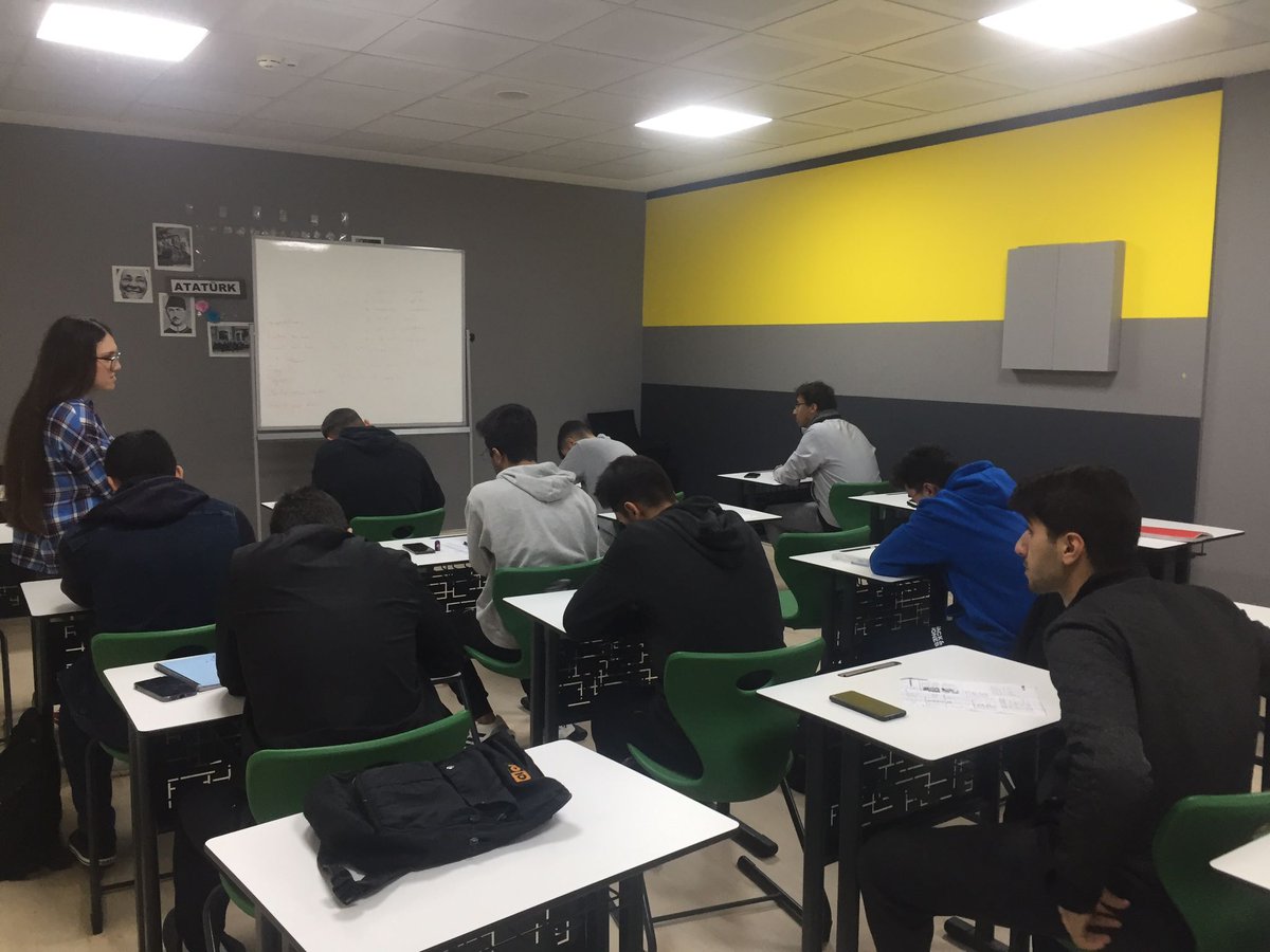 🌟Farklı diller, başka dünyalara açılan kapılardır.
✅Yurdumuzda İngilizce Kurslarımız öğrencilerimizin katılımı ile devam ediyor.
📍Yarbay Vecihibey Yurdu
<a href="/OA_BAK/">Dr. Osman Aşkın Bak</a> 
<a href="/gencliksporbak/">Gençlik ve Spor Bakanlığı 🇹🇷</a>