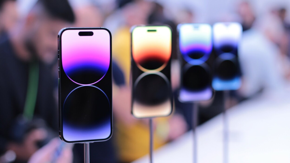 grapheneinfo's tweet photo. Apple's current iPhones are overheating, and new rumors suggest that the iPhone 16 may use a graphene heat sink:

https://t.co/yBqZL6ckpc

#graphene #apple #iphone16 #iphone15 https://t.co/49h2WClIkM