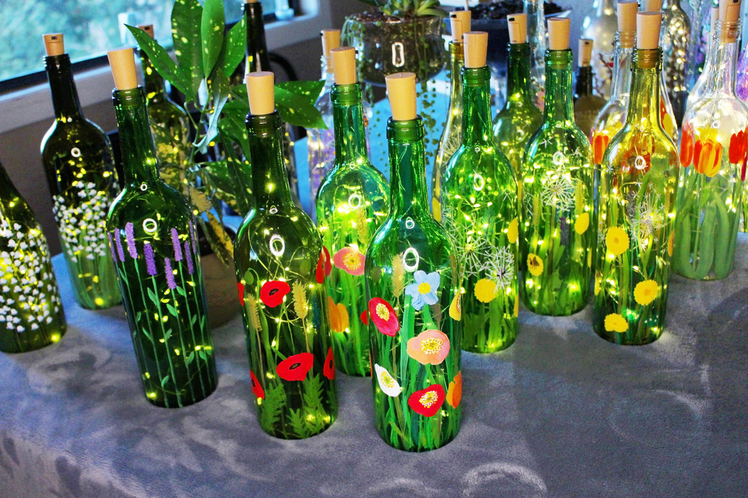 Mercy_Me_Events's tweet photo. Bottles Fit For A Bee
Uniquely hand-painted bottles; beautiful for all the seasons! Light up your day with a bottle full of magic! The perfect gift!

#yyj #craftfair #christmas #jamesbay https://t.co/2MXEVSQAfm